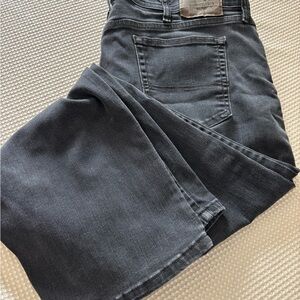 40W x 29L Wrangler Men's Black Relaxed Fit Jeans